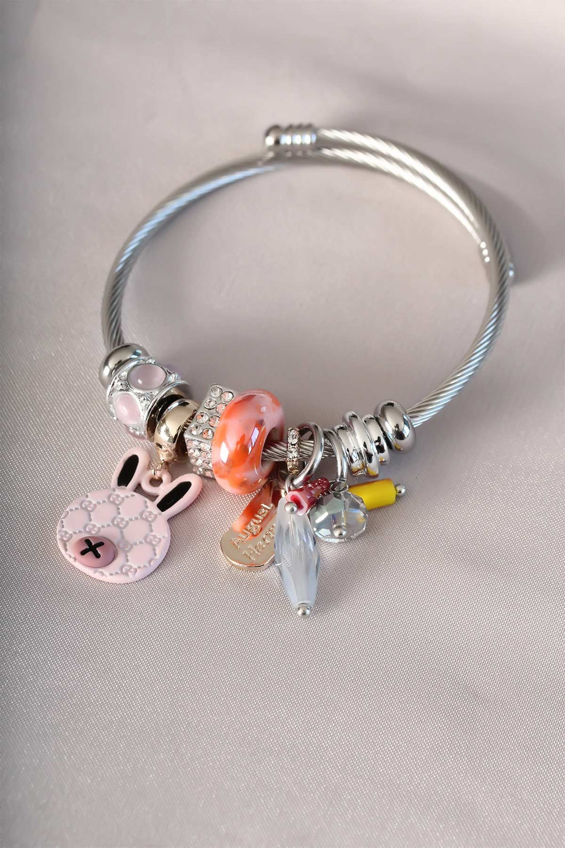 Charm-Armband mit rosa Hasenfigur