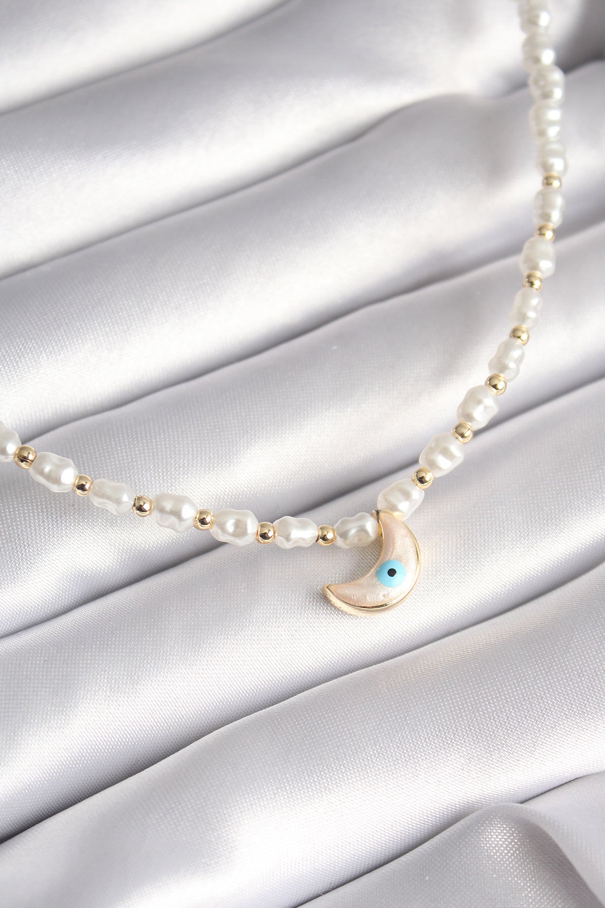 White Pearl Model Evil Eye Bead Detail Crescent Figure Women's Necklace