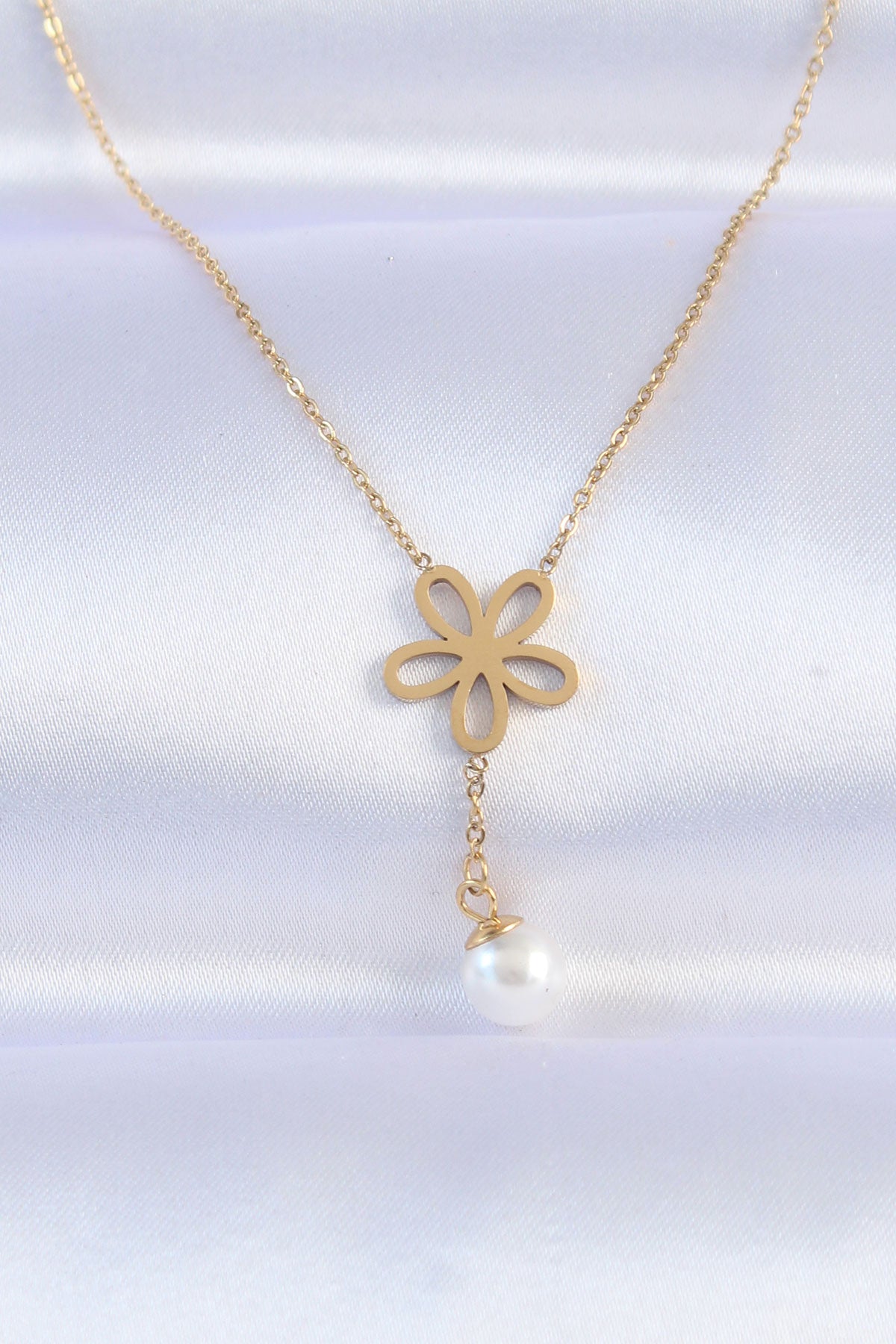 316L Steel Chain Gold Color Pearl Detail Flower Necklace