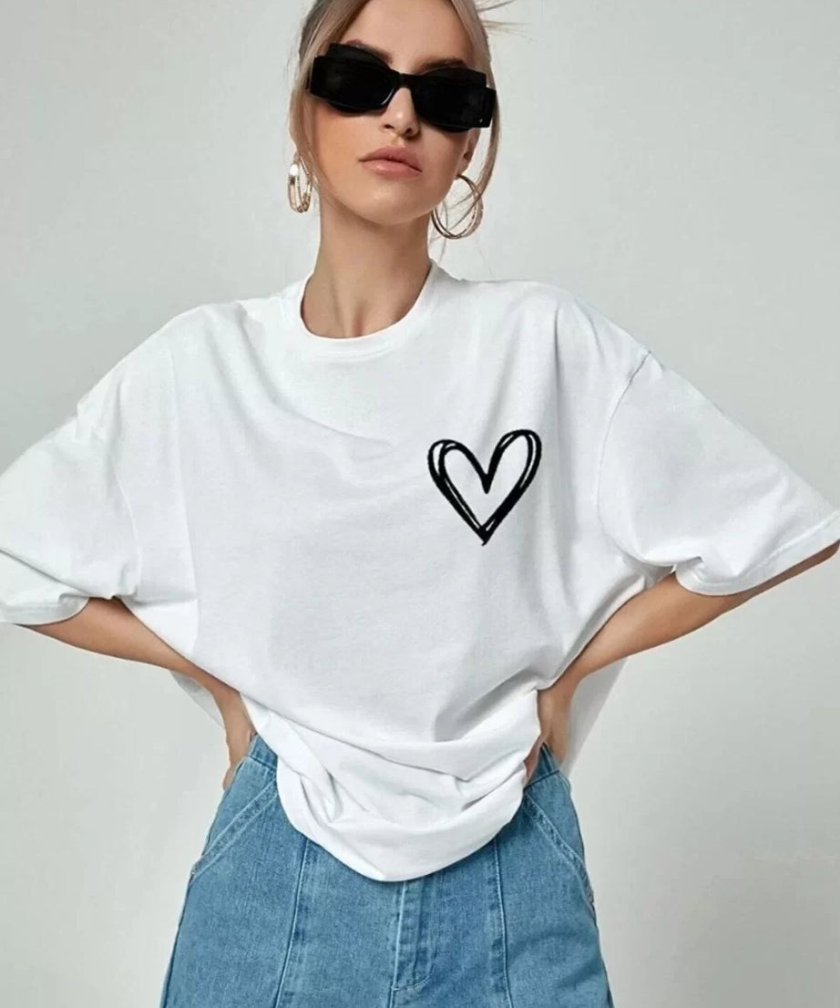 Gucso Kadın Bisiklet Yaka Siyah Kalp Baskılı Oversize T-Shirt - Beyaz