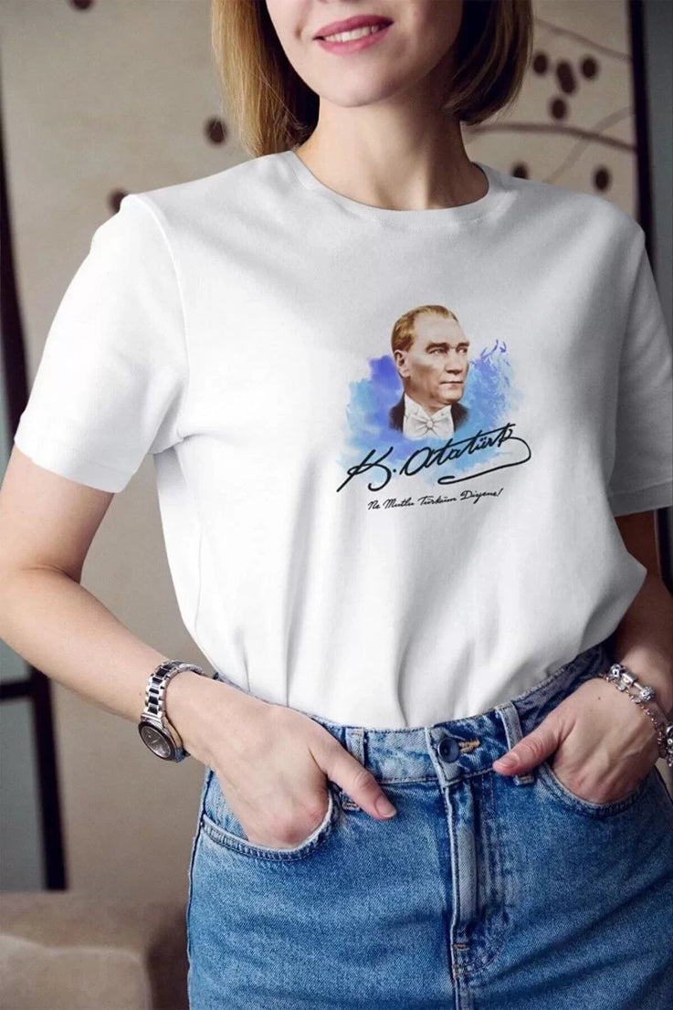 Gucso Kadın Bisiklet Yaka Kemal Atatürk İmza Baskılı Oversize T-Shirt - Beyaz