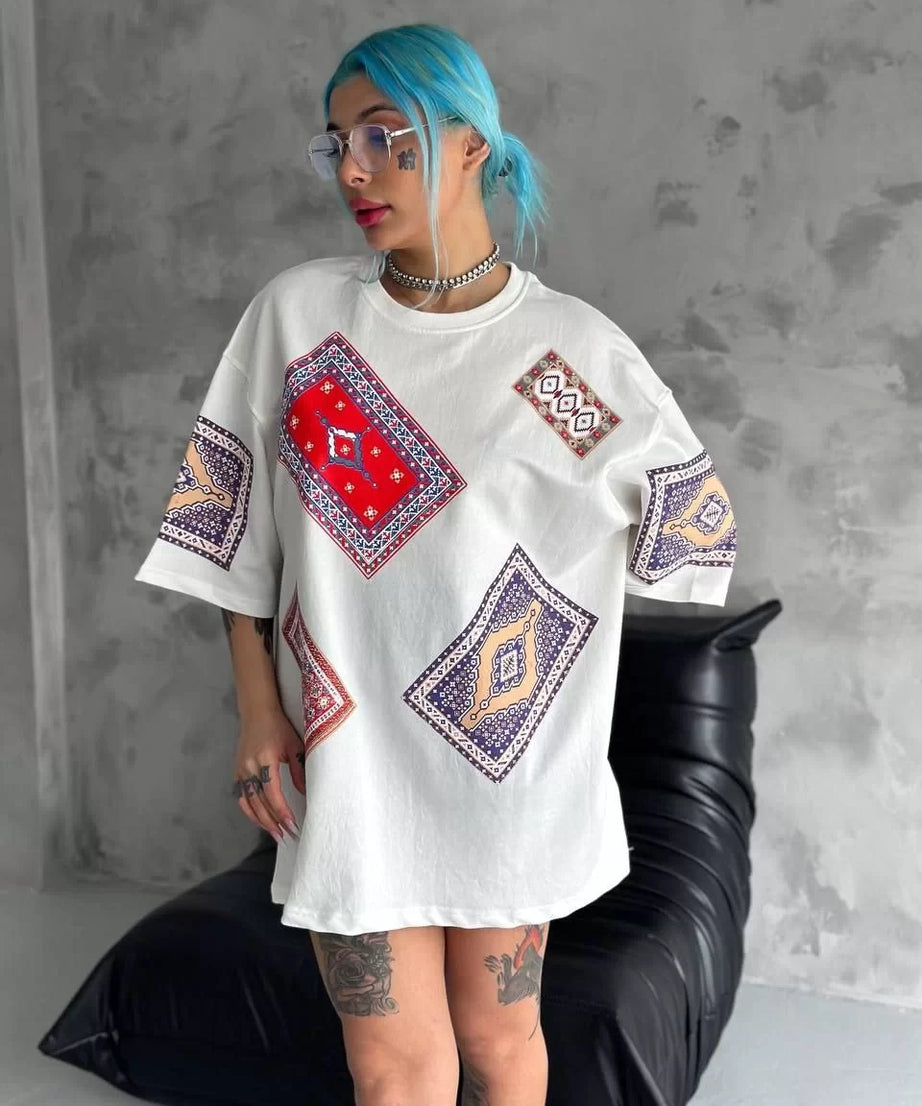 Gucso Kadın Kilim Desen Baskılı T-Shirt - Beyaz