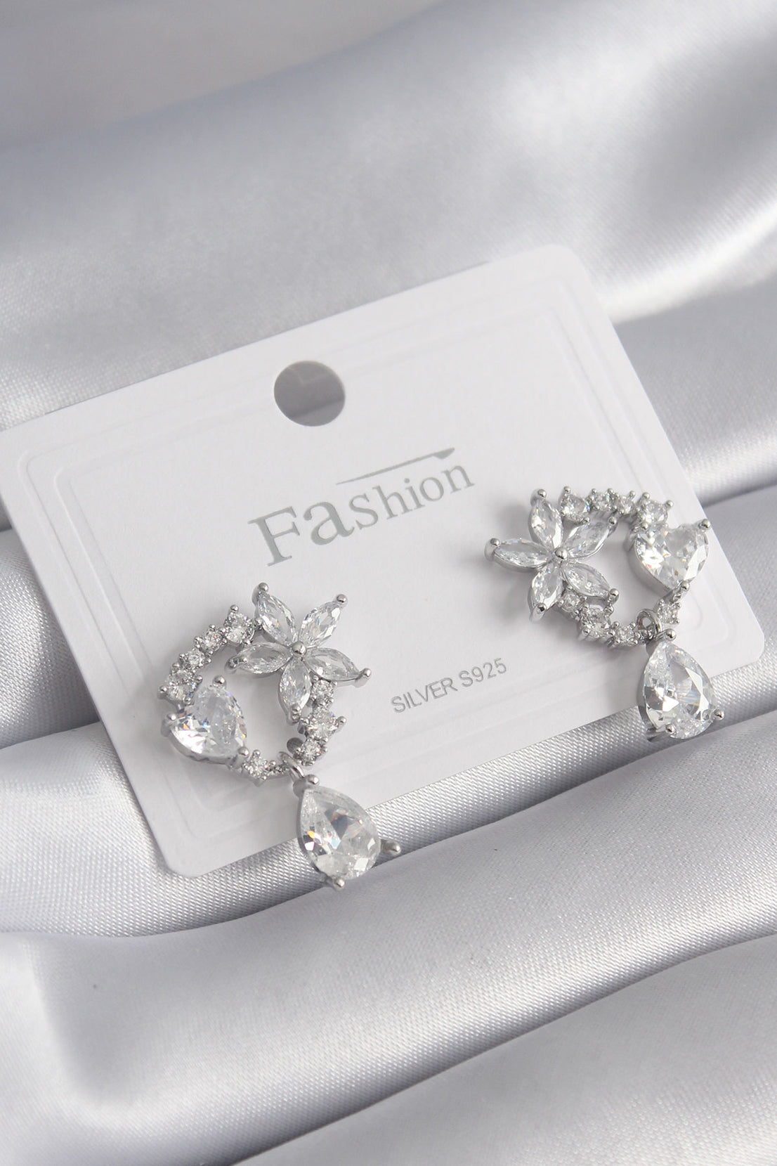 Brass Silver Color Zircon Stone Flower Model Dangle Detail Women's Earrings