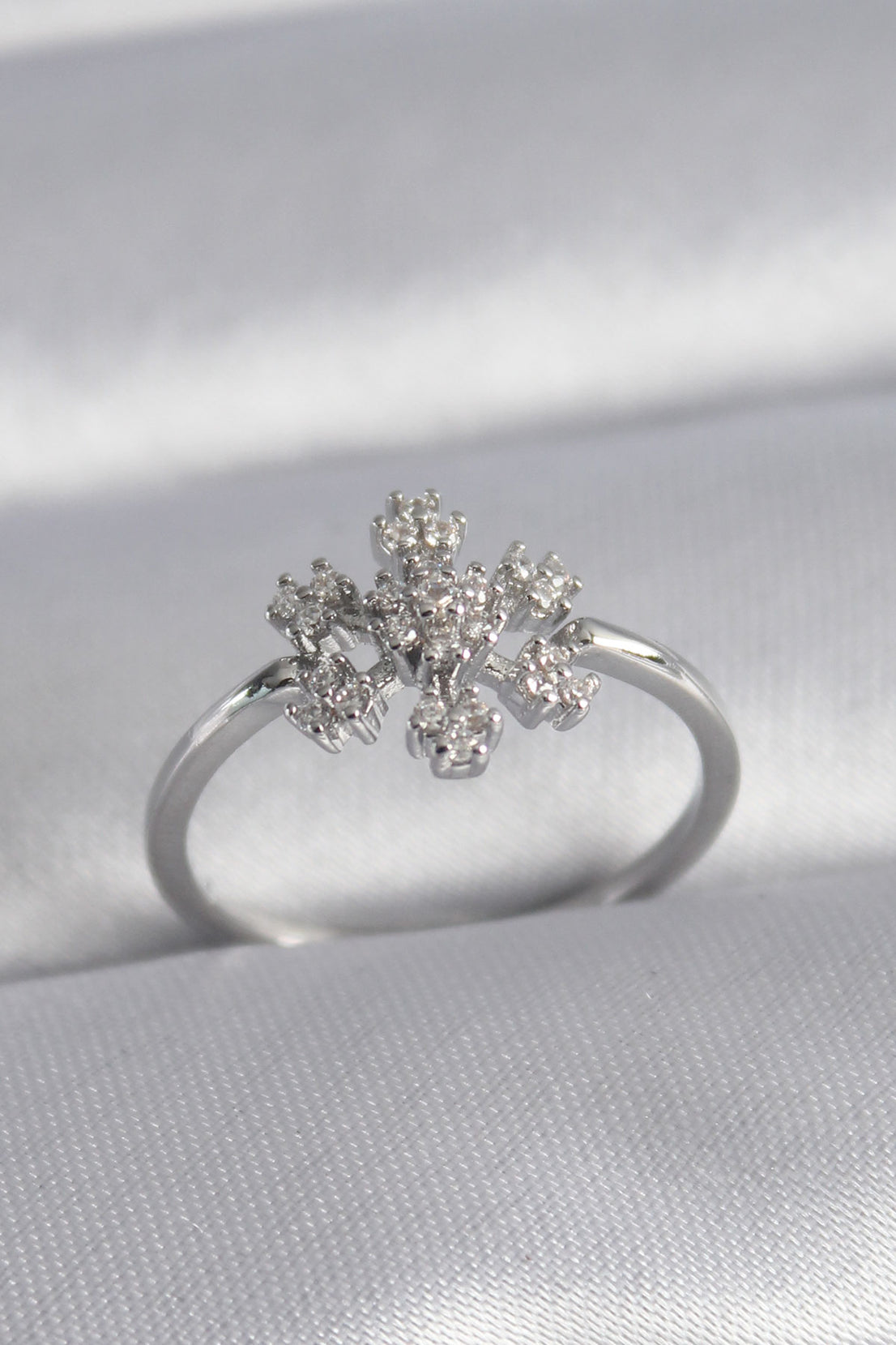 Brass Silver Color Zircon Stone Snowflake Model Women's Ring